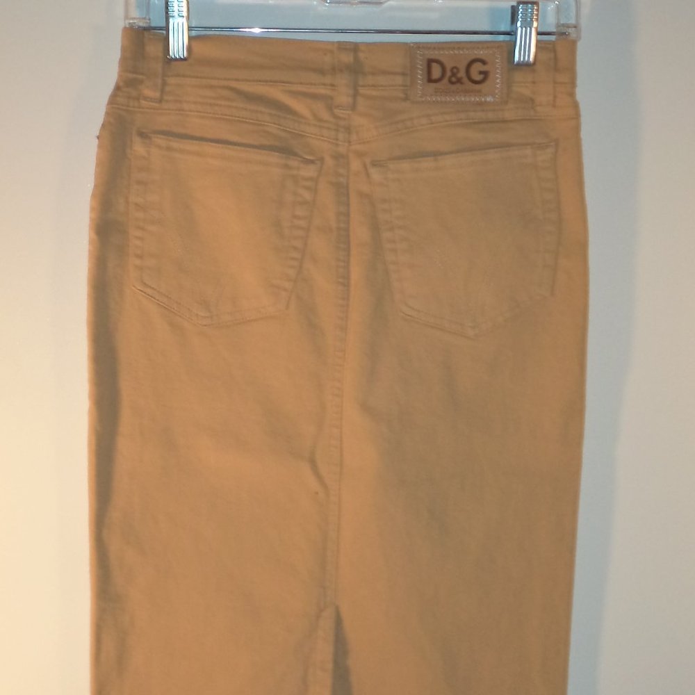 Dolce & Gabbana Italian luxury tan pencil knee length skirt D&G size 42 / 28